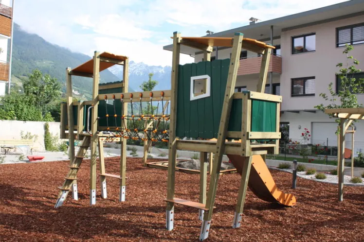 Spielturm DIN EN 1176 �KALUBA Kletterturm mit Br�cke� mit Rutsche